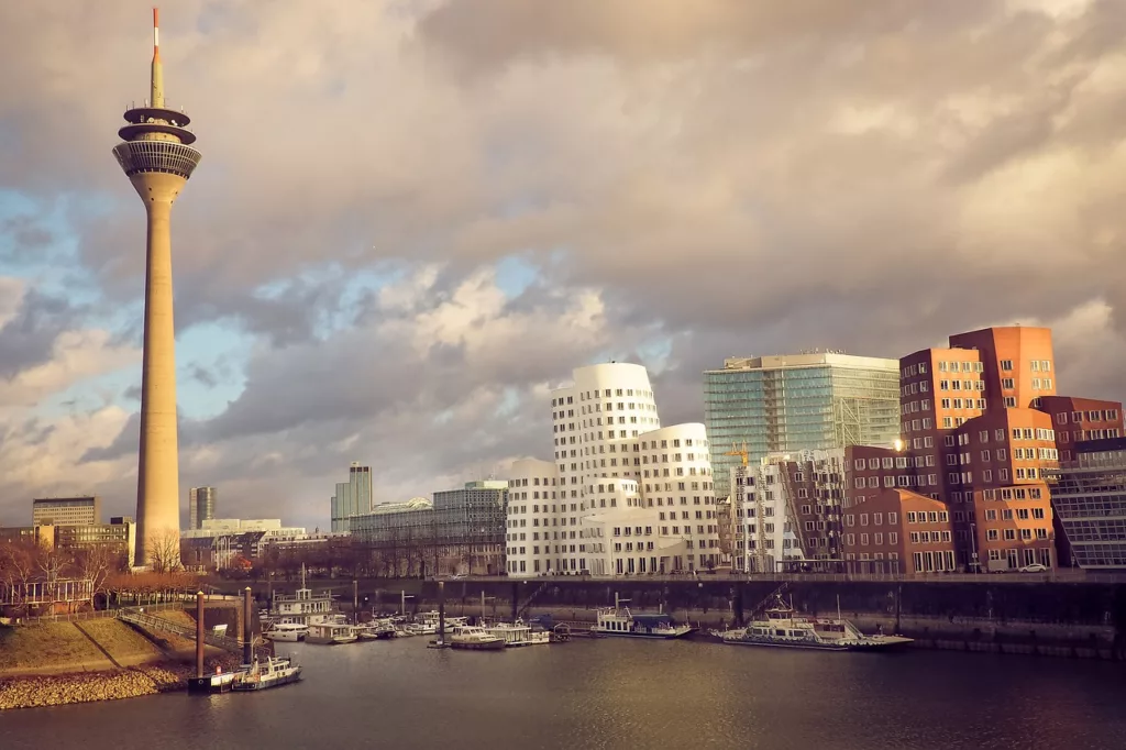 Düsseldorf mit Rheintower