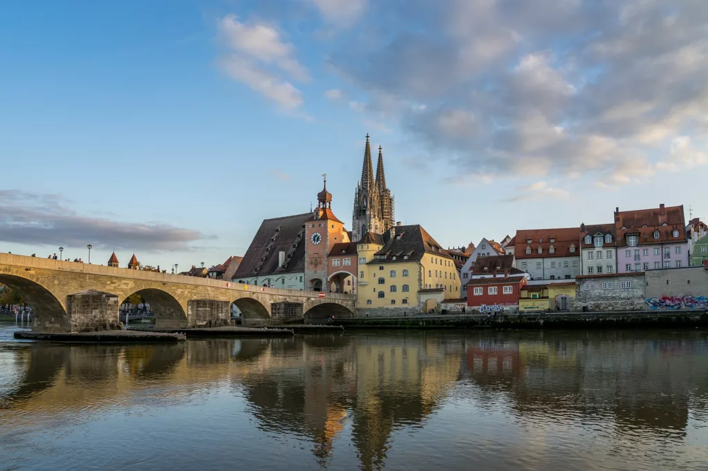 regensburg, danube river, bridge-7533387.jpg