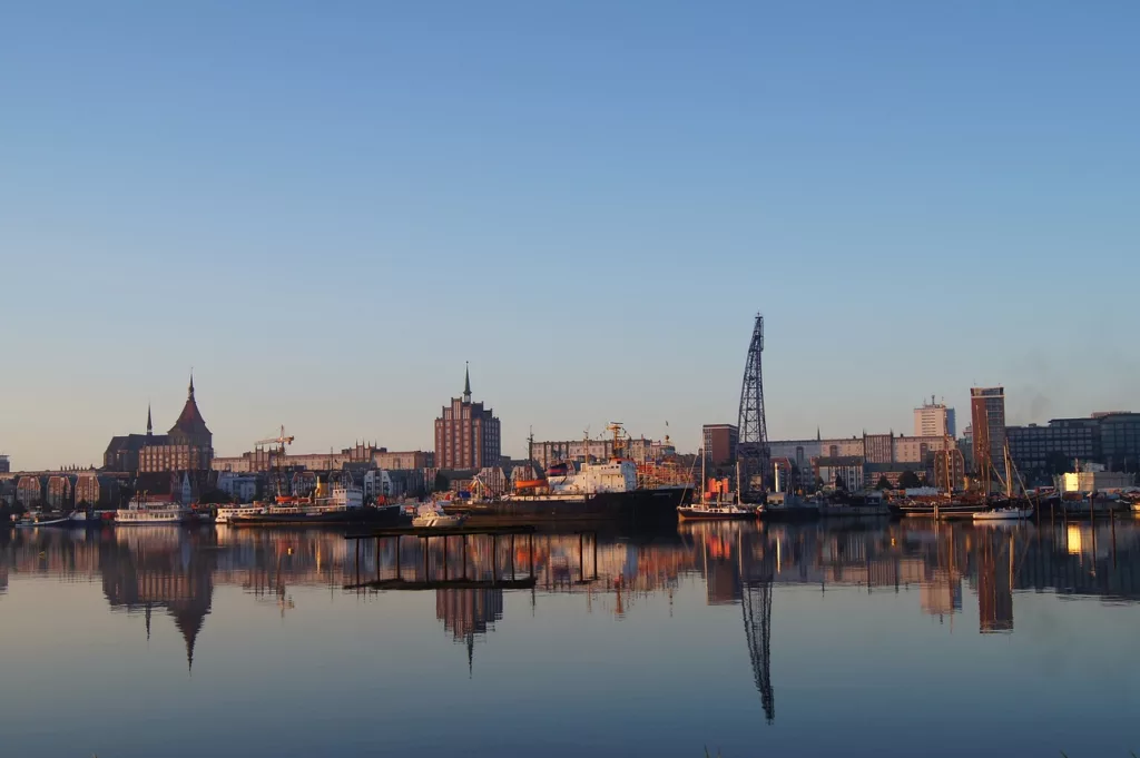 rostock, port, reflection-1164252.jpg